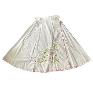 Vintage white wrap skirt with floral embroidery
